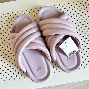 H&M Size 6 (US) lilac slides. Never worn, with tag